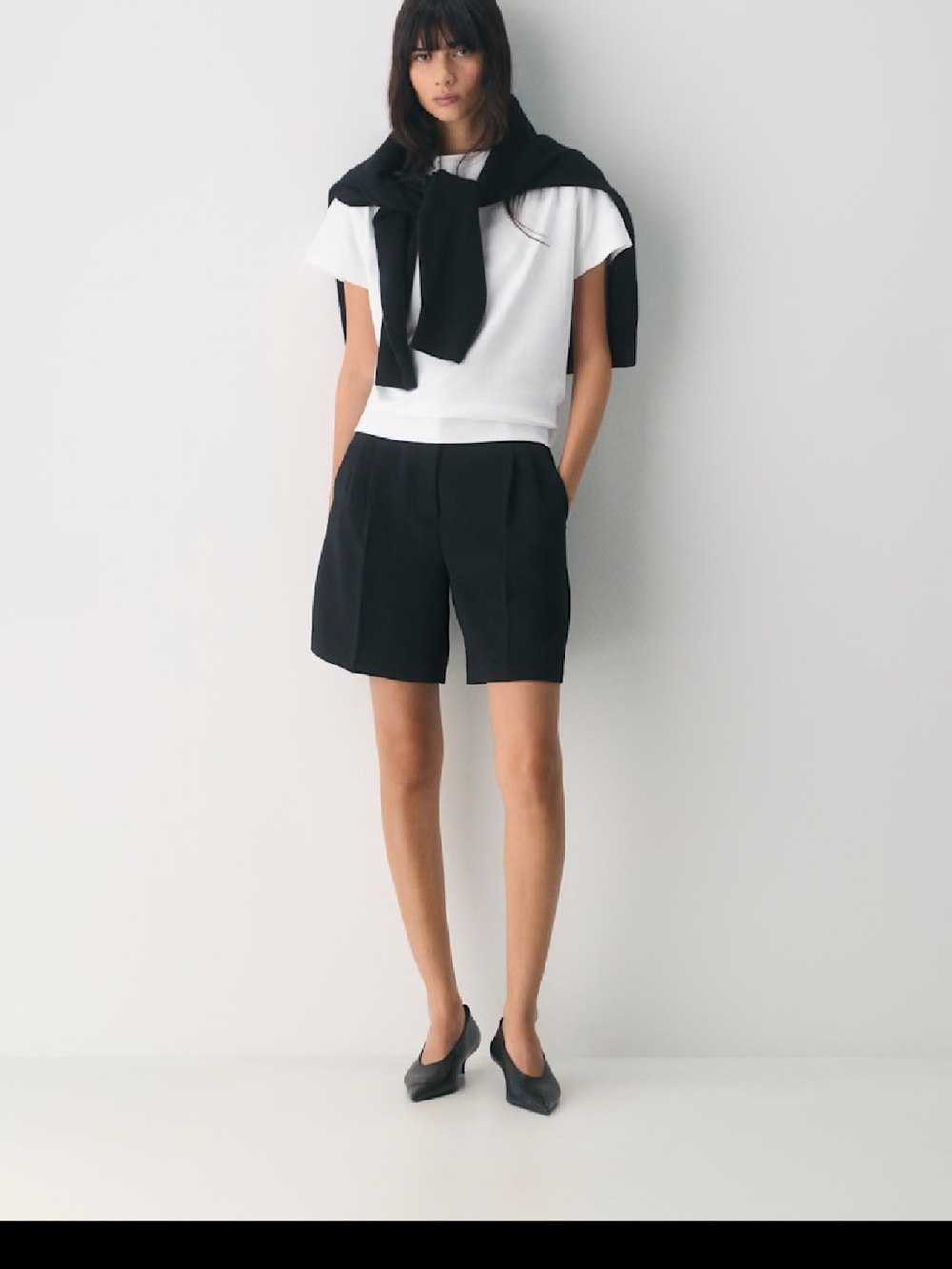 Aritzia Black Effortless Short™ Long - Crepette™